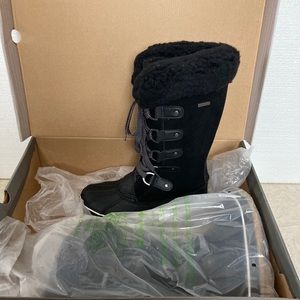 BearPaw Denali size 9 winter boot. Black, NWT
